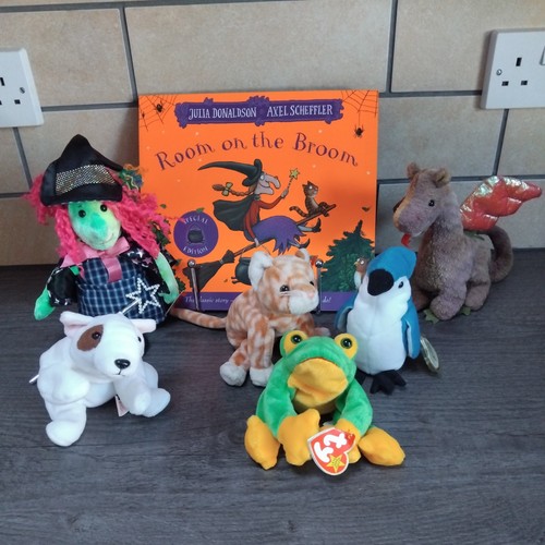 Story sack resource room - room, on