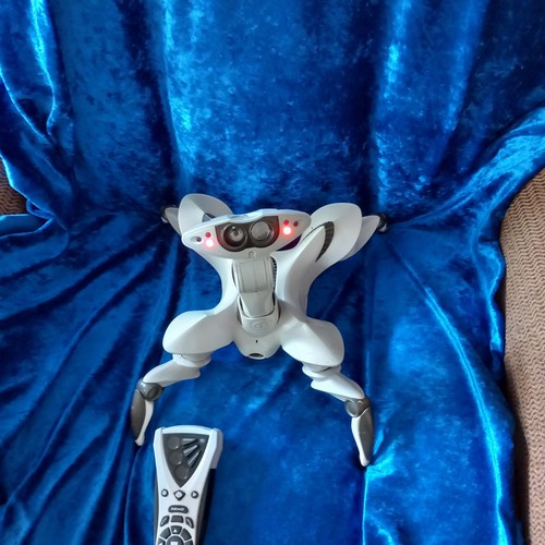 Wowwee robot toy - 2004, battery