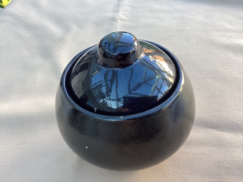 Plain brown condiment - brown, condiment/