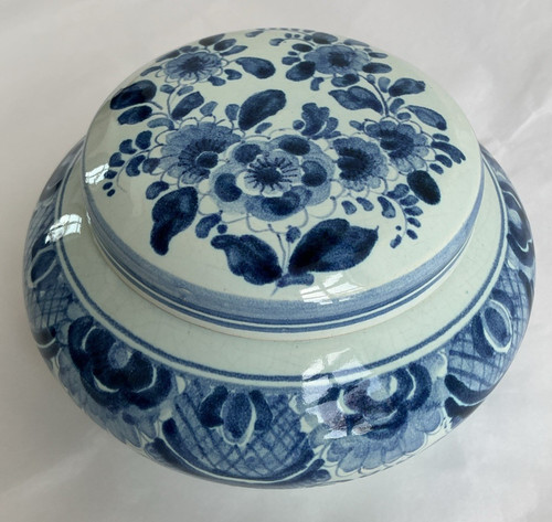 Delftware hand painted - hand, squat