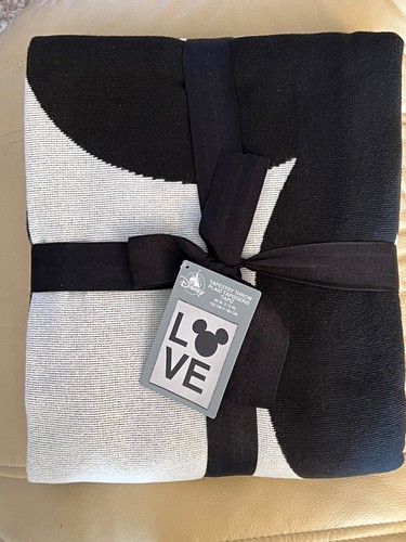 Disney store mickey mouse love - disney,