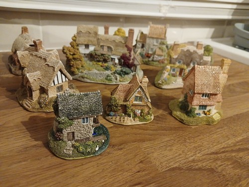 Lilliput lane cottages vintage - cottages,