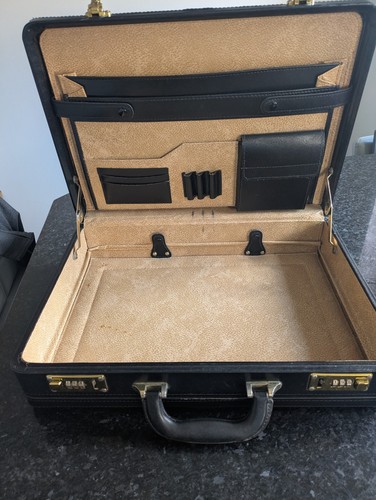 Black brief case - brief, lockable