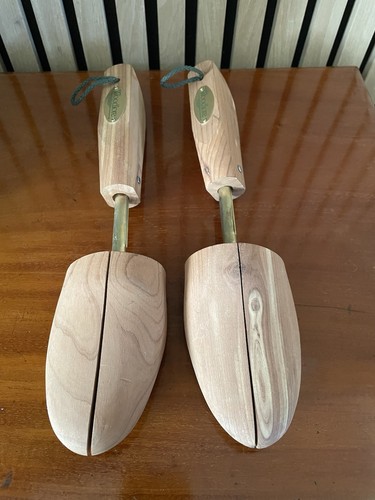 Woodlore cedar wood - boot, trees