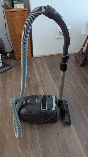 Miele cat dog - &,