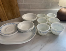 17 Piece Set Corelle Pyrex