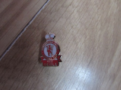 Collectable football pin - collectable,