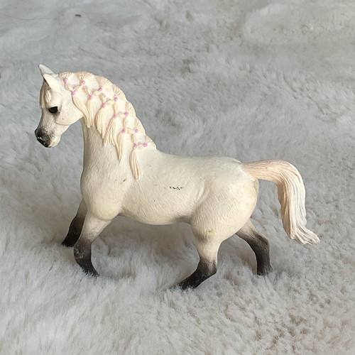White plastic horse - white,