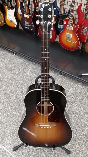 Gibson standard acoustic - j-45,