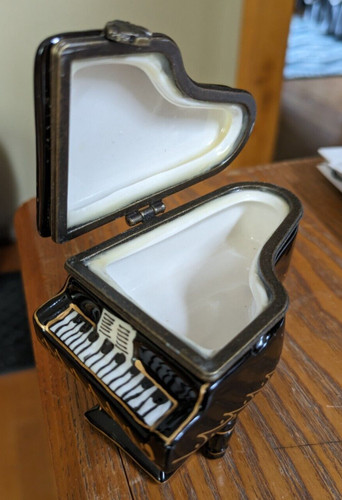 Baby grand piano - baby, black