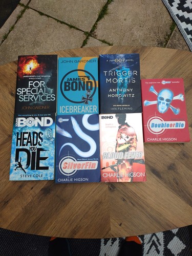 Young james bond book bundle - young,