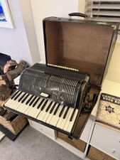 OLD VINTAGE ACCORDIAN 