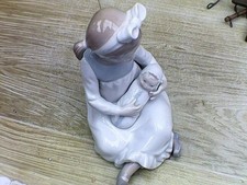NAO - LLADRO GIRL HOLDING BABY