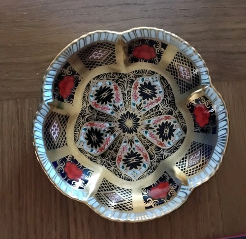 Royal crown derby scalloped - -,