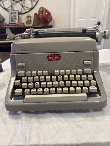 Vintage royal quiet luxe - vintage, de