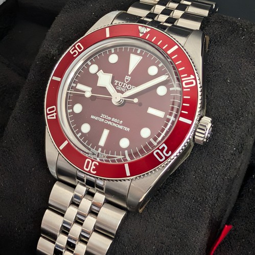 Tudor black bay burgundy on - burgundy,