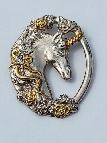 Stunning vintage solid silver - stunning,