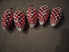 5 Christmas Pine Cones