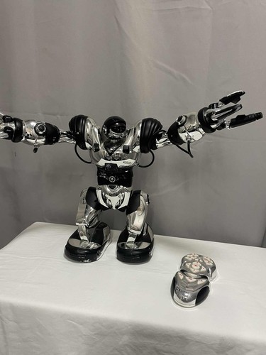 Wowwee robosapien robot - robosapien,