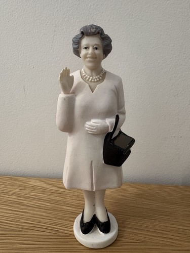 Waving queen england - queen, of
