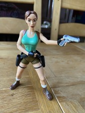 Tomb Raider 1999 Playmates Toys - Lara Croft EIDOS - Video Game Action Figure