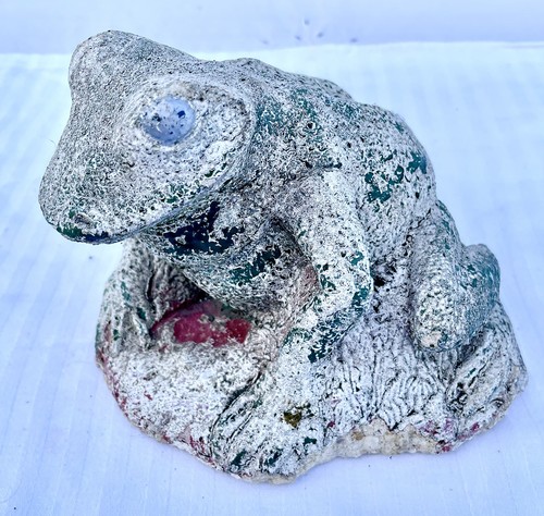 Vintage stone concrete frog