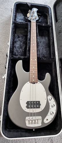 Musicman bass 4 string - musicman, bass,