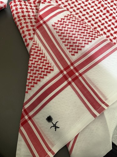 Neutral red alkhatt - red, modern