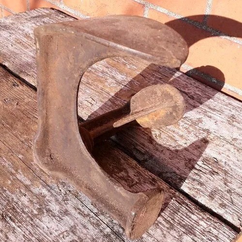Vintage three size cast - three, iron