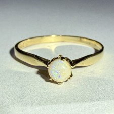 Beautiful Fully Hallmarked 9ct Gold Opal Set Ring - Birmingham 1980, Size P