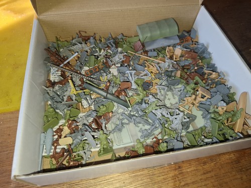 Miniature army figures - miniature,