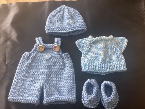 Hand knitted dolls clothes - , to