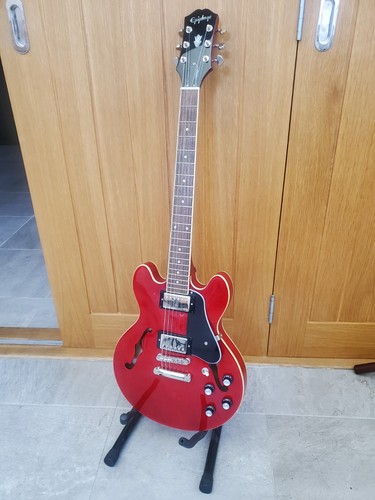 Epiphone inspired gibson - by,