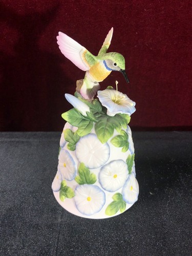 Music box with humming bird - music,