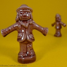 Wade Whimsies (2008/12 Set #7) USA Red Rose Tea - Calendar Series - Scarecrow Lg