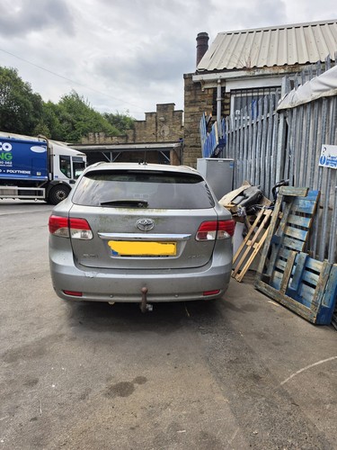 Toyota avensis 124 - toyota,