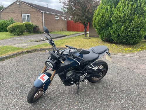 Honda cbr125 stunning low - -,