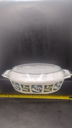 Retro pyrex lidded dish - pyrex,
