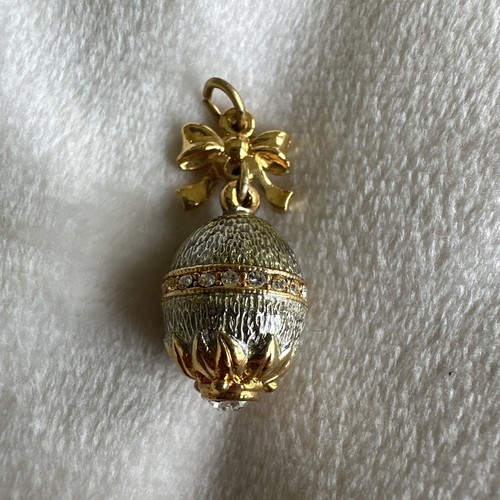 Joan rivers egg - rivers, charm
