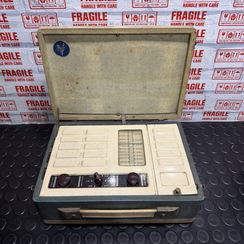 Vintage vidor radio - vintage,