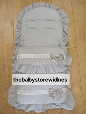 Babys  Cosytoes universal fit