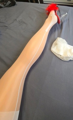 Cuban heel stockings seamed - heel,