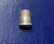 ANTIQUE EDWARD VII HALLMARKED SILVER THIMBLE, BIRMINGHAM 1902, FLOWERHEAD BAND