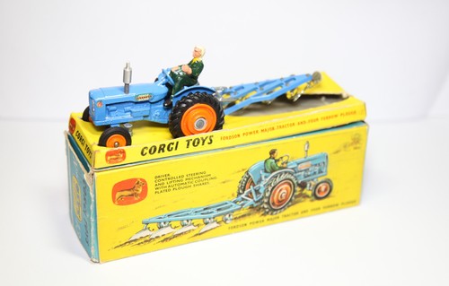 Corgi gift set fordson - 13,