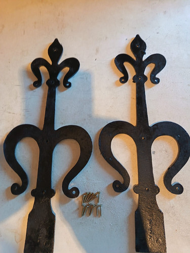 1850 old church - door, hinge