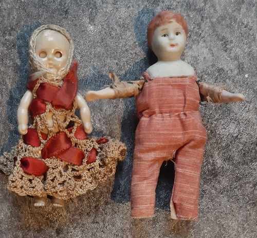 Vintage dolls house - dolls,