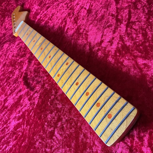Red dot inlays gloss finish - dot,