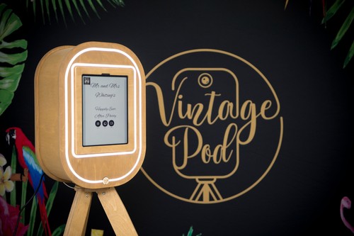 Selfiepod photo booth - selfiepod,