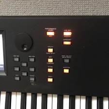 Yamaha Modx6+ keyboard