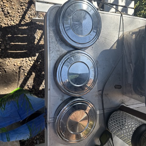 Vintage car chrome hub - x,